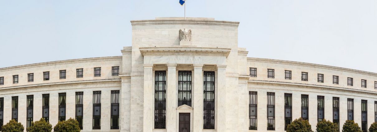 Fed Zinsentscheid, Jerome Powell, Donald Trump Fed, Zinssenkung USA, Lisa Cook, Stephen Miran, Inflation USA, S&P 500, Goldpreis, US-Aktienmarkt, Geldpolitik 2025